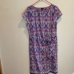 Talbots Elegant Purple Patterned Midi Dress 1X
Very flattering!